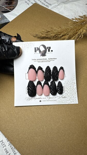 Ongles Pressés Noir et Rose
