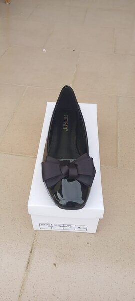 Ballerines en cuir verni noir