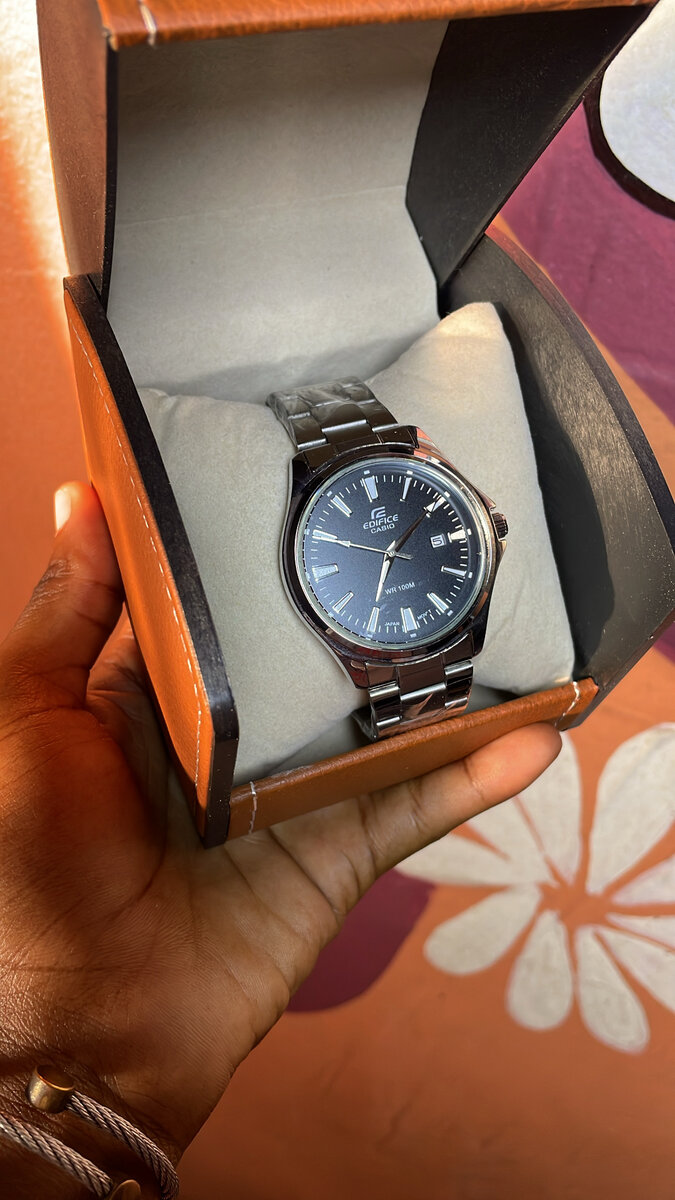 CASIO ÉDIFICE cadran noir