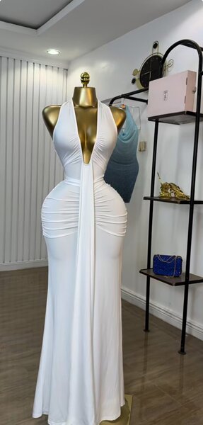 Robe Maxi Élégante Décolleté