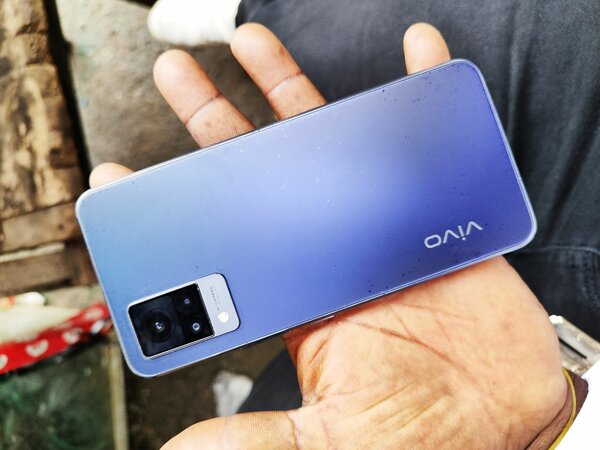 Vivo V21