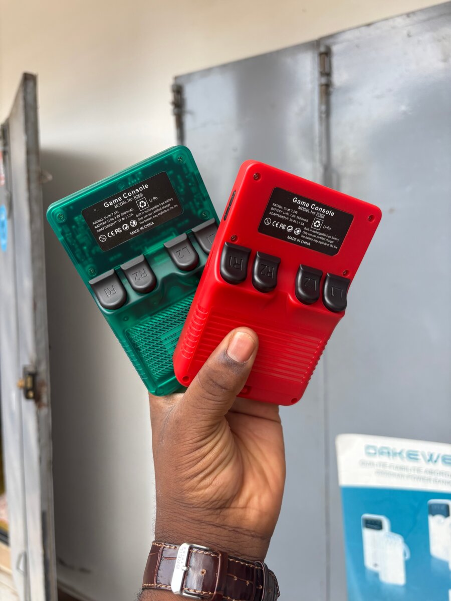 Console rétro portable R36S