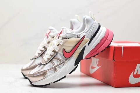 Продаю новый Nike V2K  размер 37,5 , заказывали с Америки,