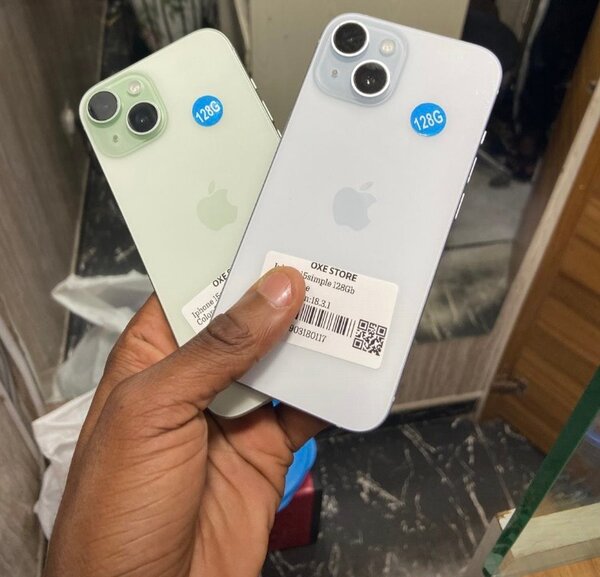 iPhone 15 128G état éclatante