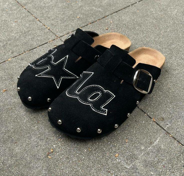 Sabots en cuir avec boucles