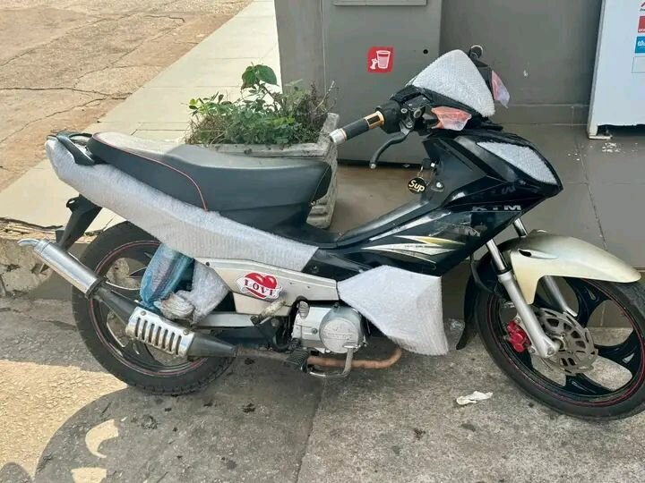 Moto sportive rapide 100cc