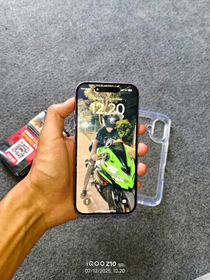 iPhone Rose avec Coque Transparente