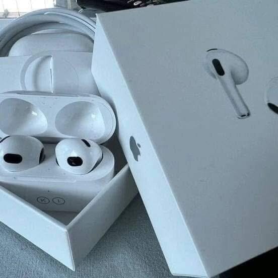 AirPod 4