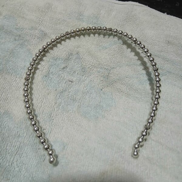 Serre-tête perlé élégant