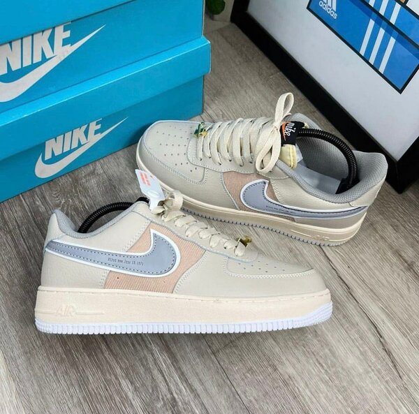 Sneakers en cuir beige tendance