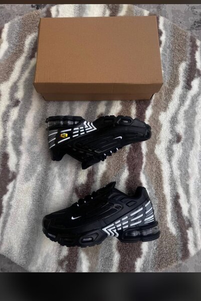 Baskets noires modernes