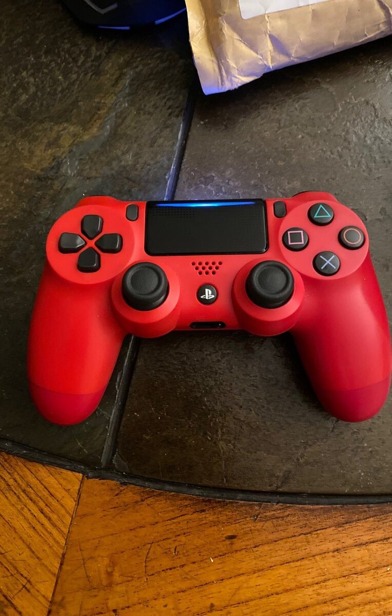 2 Manettes PS4 Rouge et Noir