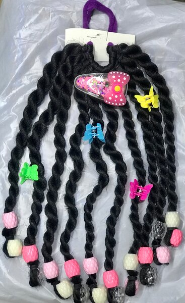 Tresses enfant avec perles colorées