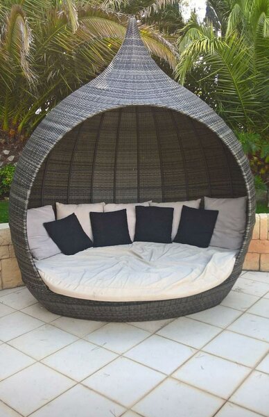 Lit de jardin en rotin