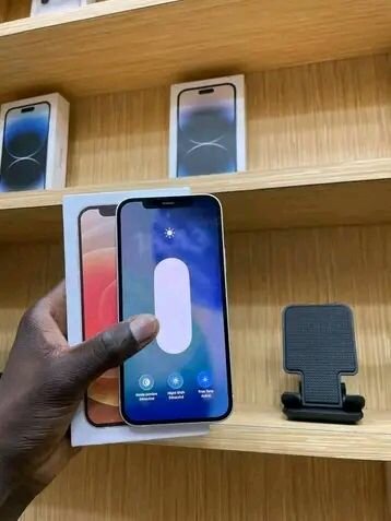 iPhone 11 Neuf Blanc 64Go