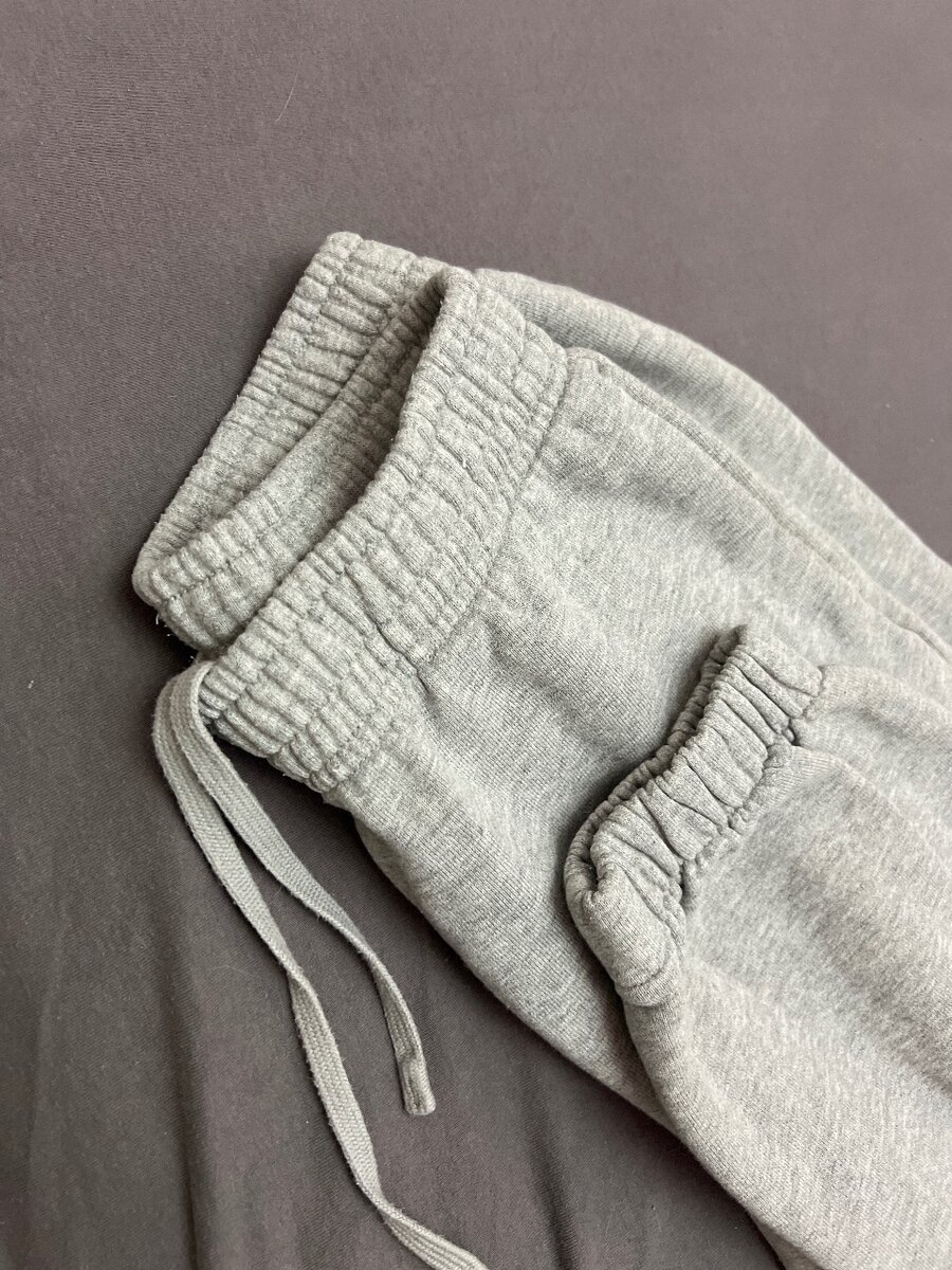 СЕРЫЕ СПОРТИВНЫЕ ШТАНЫ️,ПОКУПАЛИ В КИТАЕ! Качество шикарное.