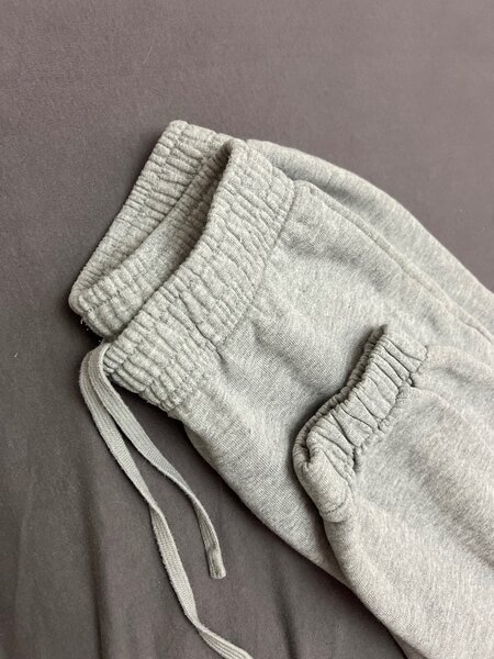 СЕРЫЕ СПОРТИВНЫЕ ШТАНЫ️,ПОКУПАЛИ В КИТАЕ! Качество шикарное.