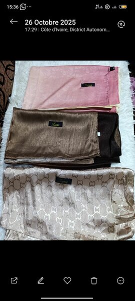 Écharpe en Soie de Luxe