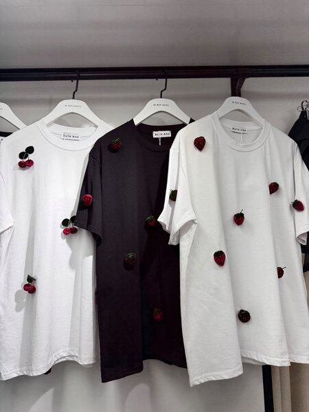 Милые футболочки(оверсайз) с пришитыми деталями