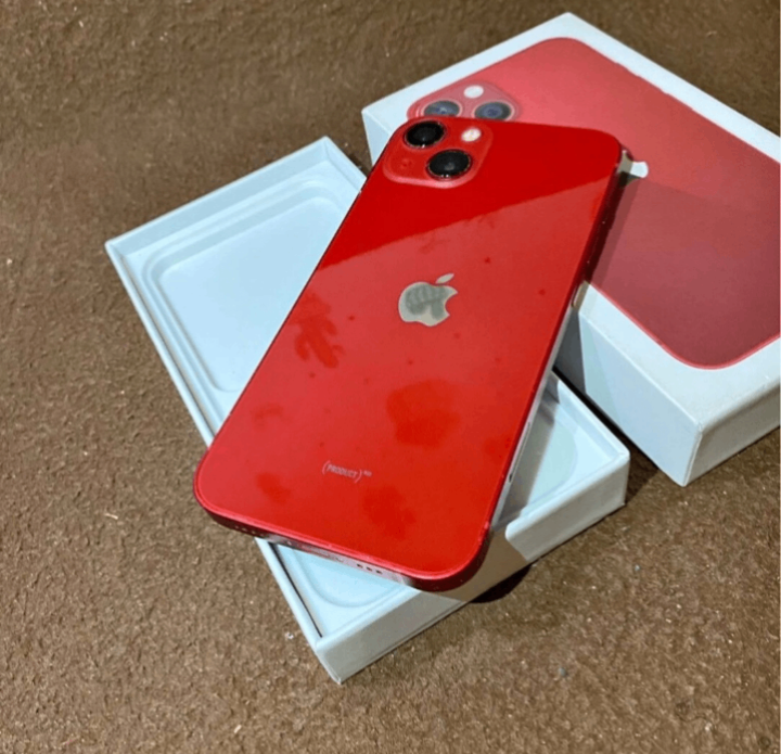 iPhone 13 rouge neuf