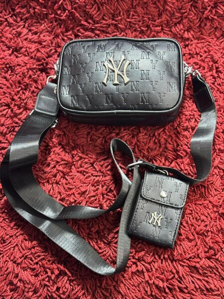Sac bandoulière et étui noir