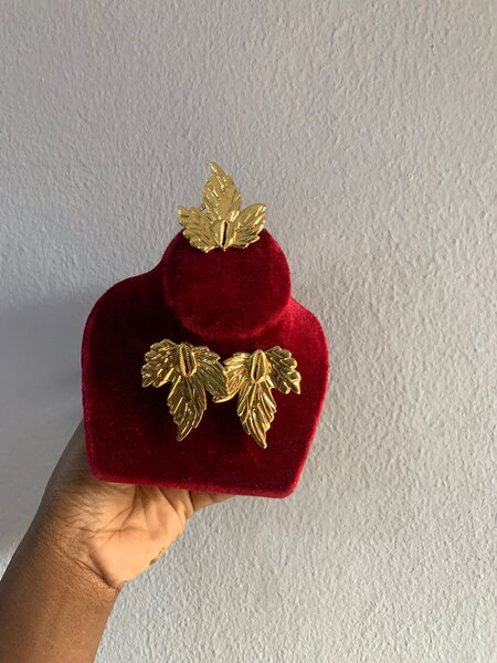 Boucles d'oreilles dorées élégantes