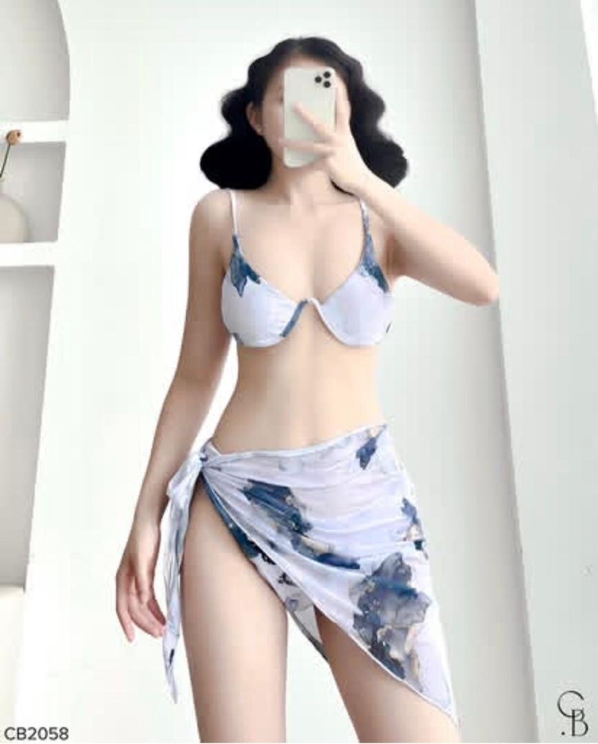 Bikini élégant avec paréo floral