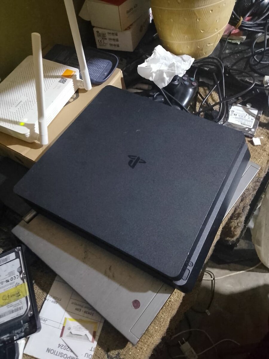 PS4 slim avec manette