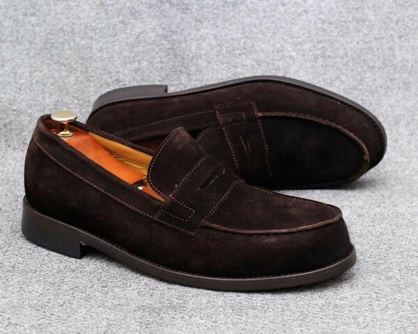 Mocassins en daim marron élégant
