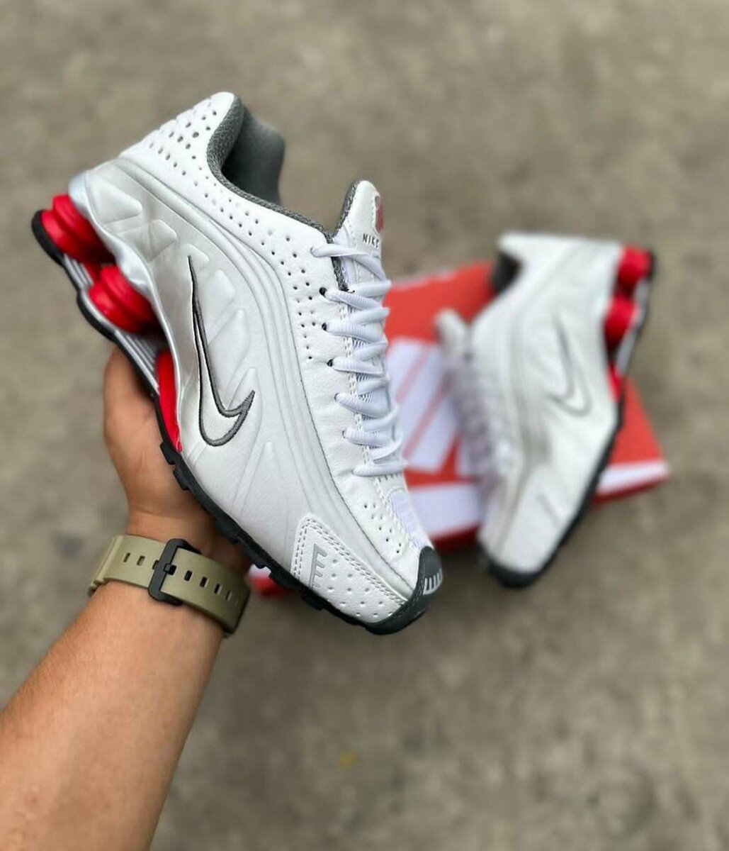 NIKE SHOX R4