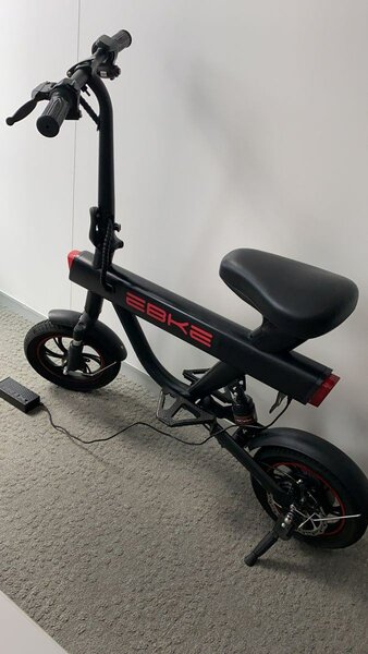 Vélo électrique compact EBKE