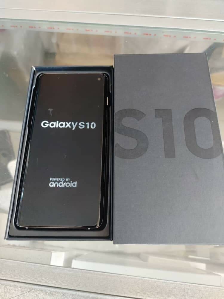 Galaxy S10 128gb in box 4000mAh battery capacity  all colors
