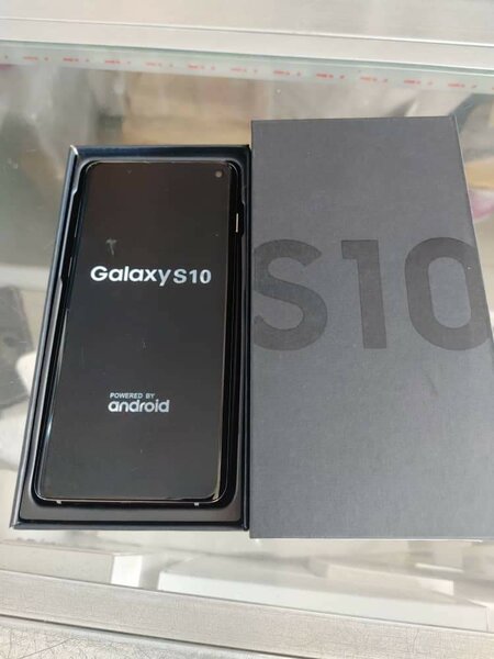 Galaxy S10 128gb in box 4000mAh battery capacity  all colors