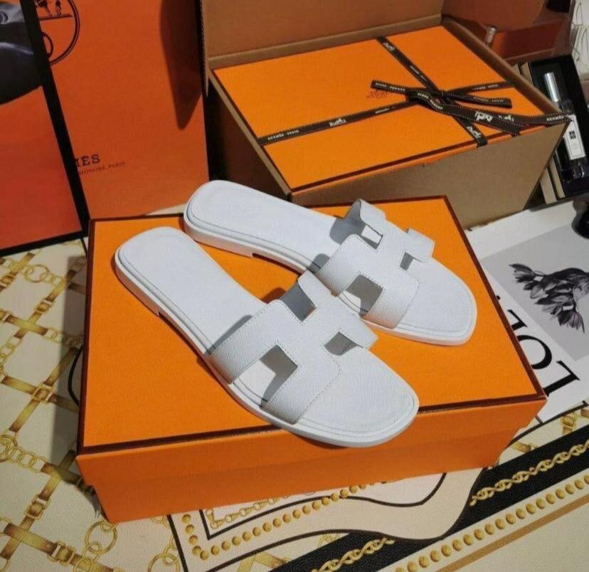 Heeled sandal flat and clutches