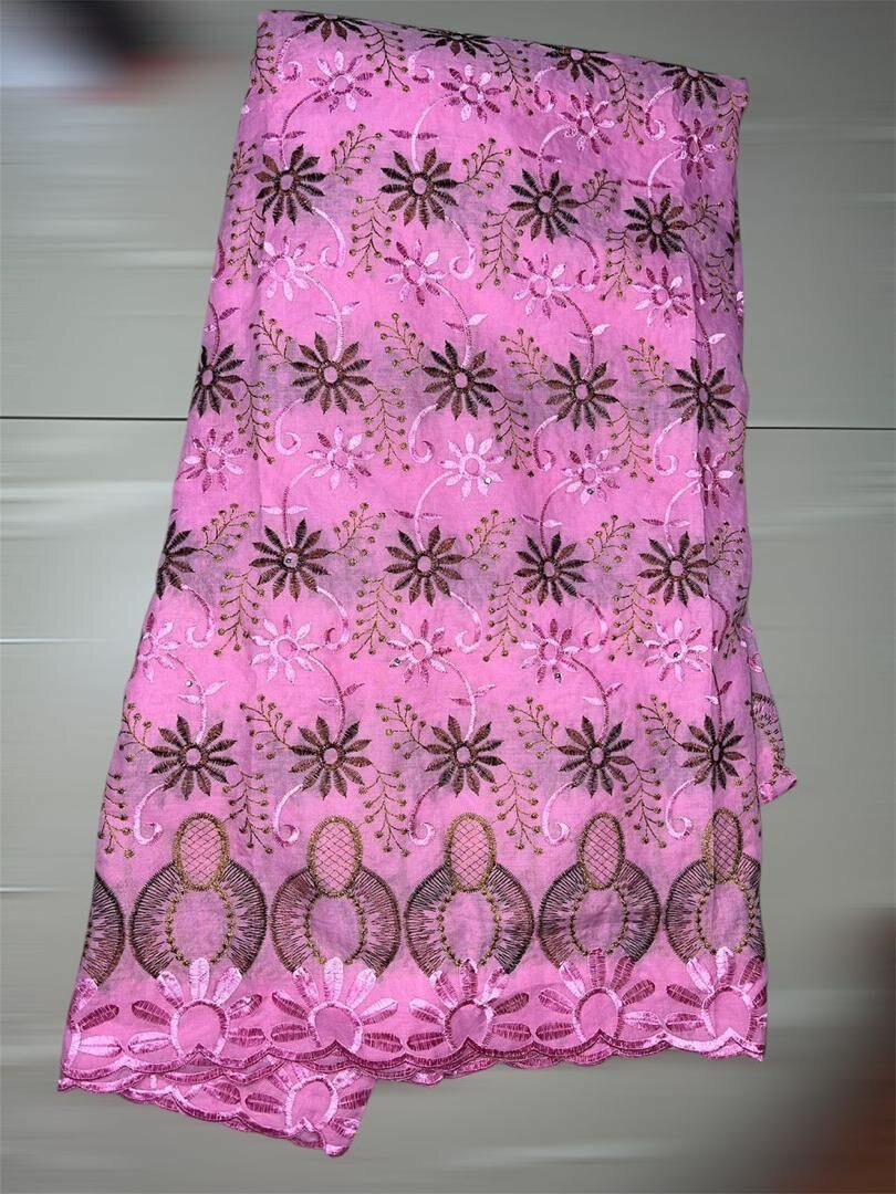 Dentelle brodé floral élégant