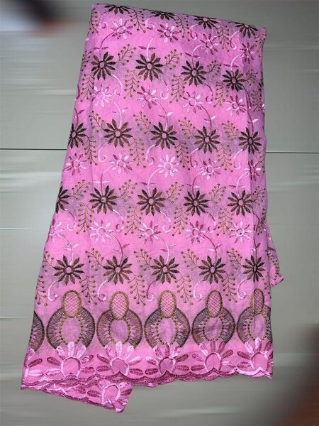 Dentelle brodé floral élégant