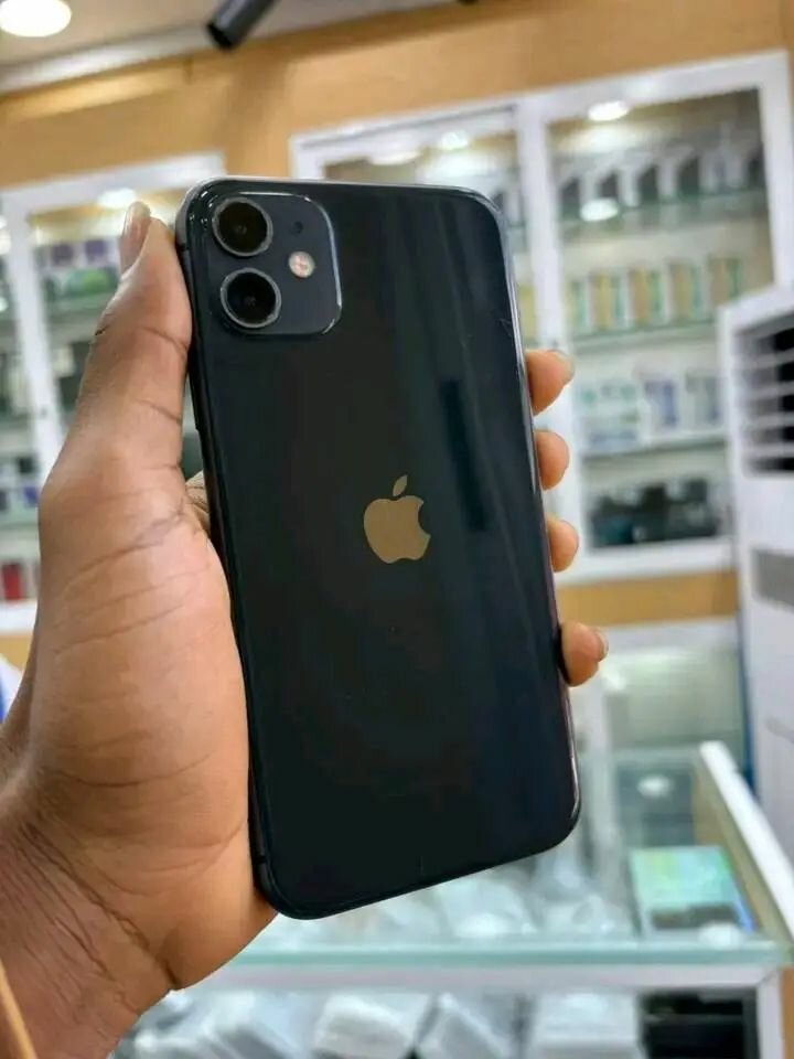 iPhone 11 Noir Elegant