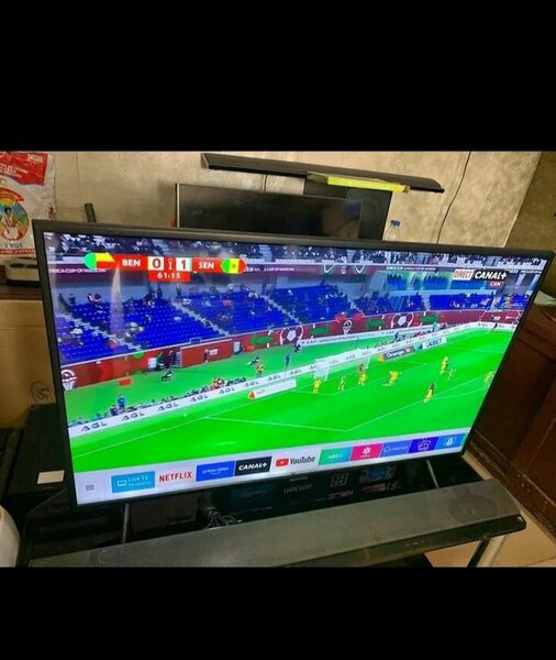Téléviseur intelligent grand écran