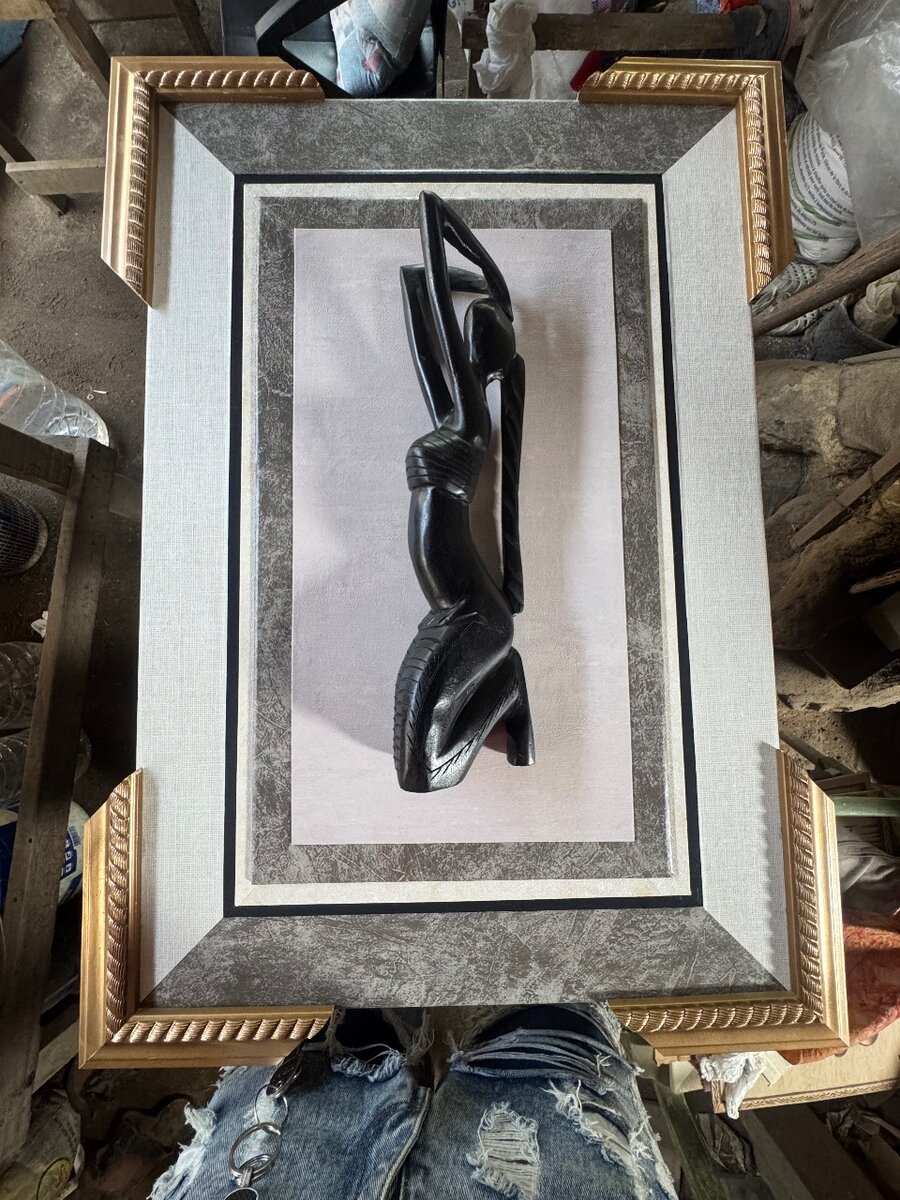 Sculpture murale en bois unique