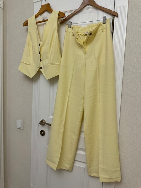 Юбки и желетка, Италия