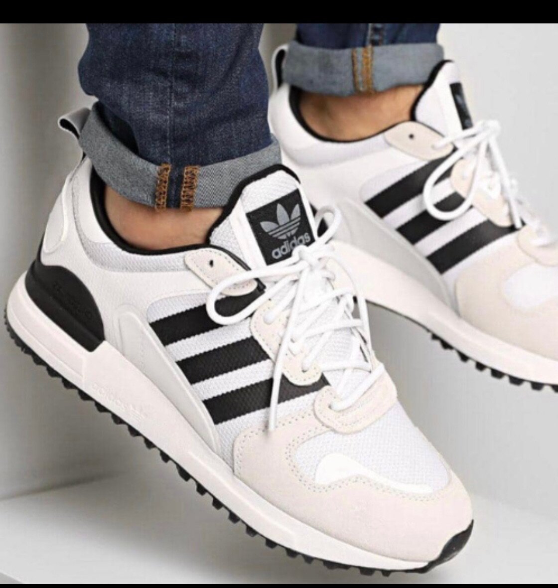 Basket Adidas ZX 700