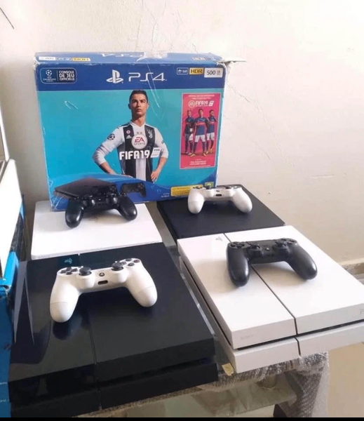 Console Sony PS4 avec Manettes