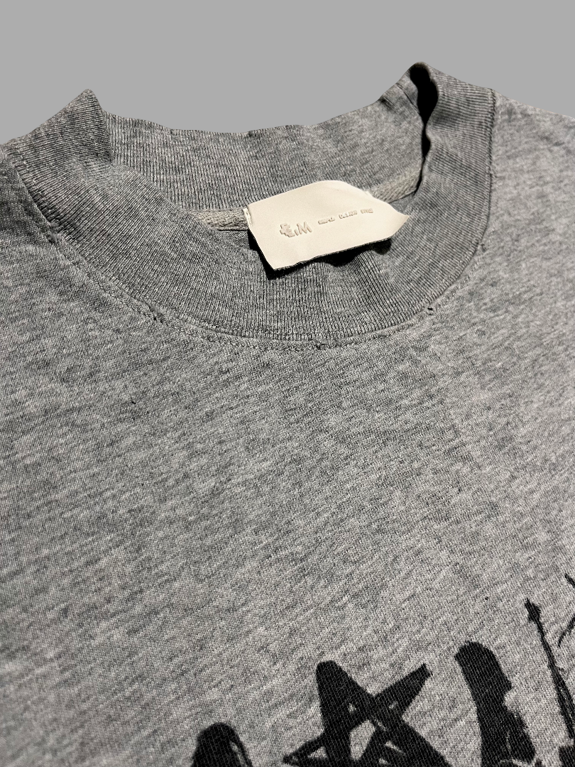 T-shirt graphique gris moderne