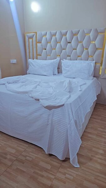 6 Piece White Stripped Bedsheet
