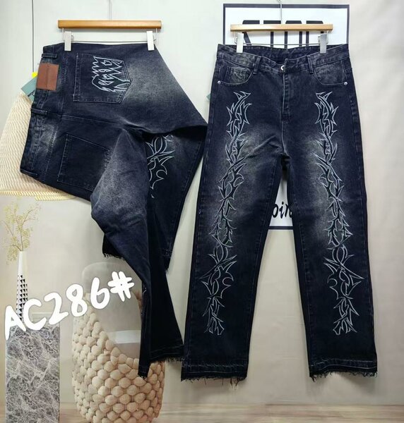 Jeans tendance avec broderie