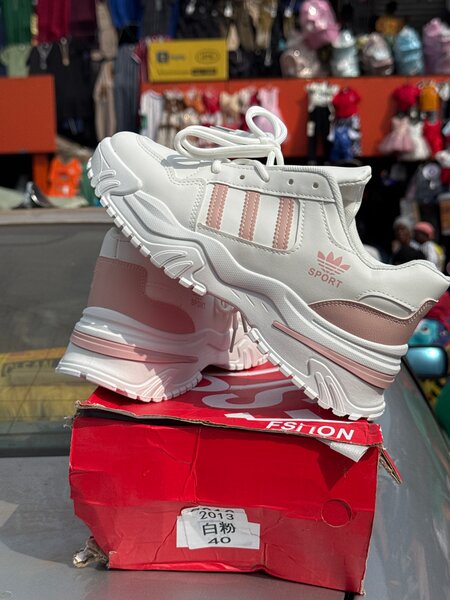 Baskets de sport blanches tendance