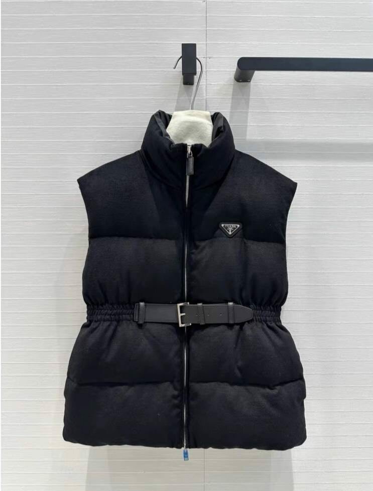 Безрукавка Прада в оригинале