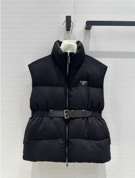 Безрукавка Прада в оригинале