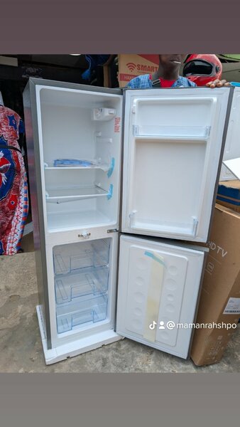 Réfrigérateur double porte moderne