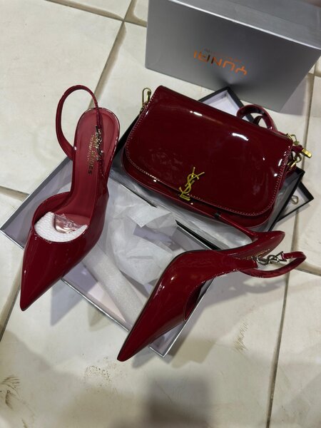 Escarpins rouges vernis élégants